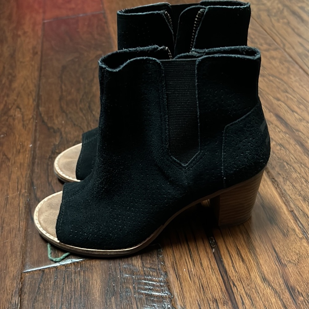 Toms - Picture 2 of 3